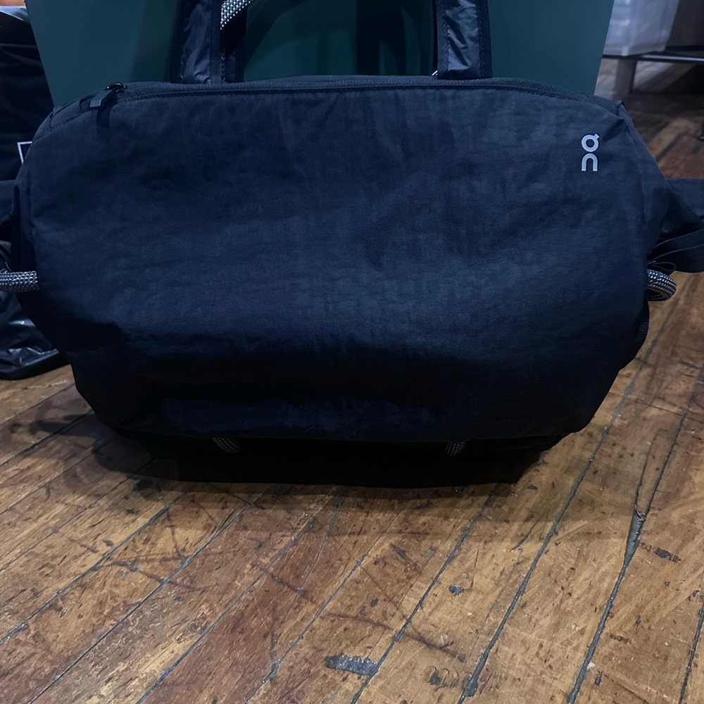 On Running Black Travel Bag with Light Gray Details - Picture 3 of 6